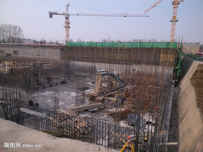 工程施工中的鋼筋現(xiàn)場(chǎng) 構(gòu)筑建筑骨架的關(guān)鍵環(huán)節(jié)